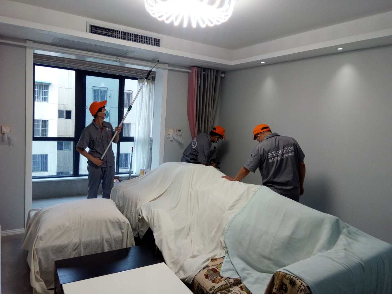 沙發(fā)保護以及客廳頂面重點施工 沙發(fā)保護以及客廳頂面重點施工