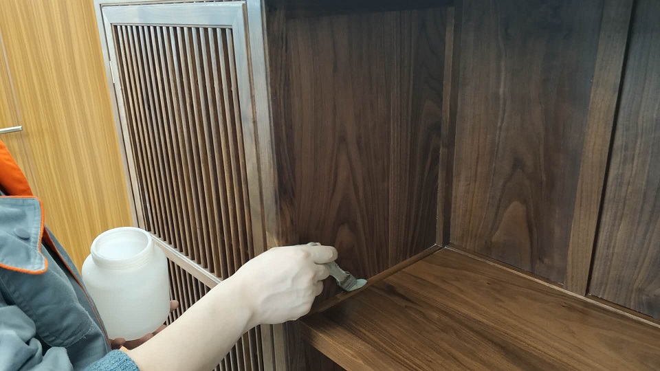 木柜接縫隔檔刷子精細(xì)化處理施工 木柜接縫隔檔刷子精細(xì)化處理施工