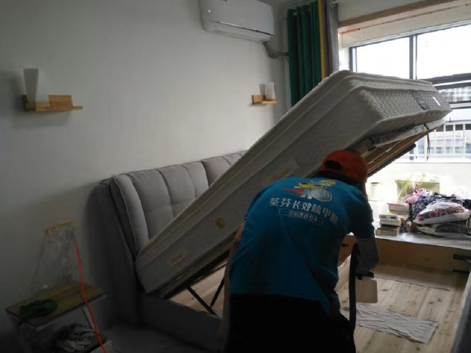 臥室床架?chē)娡恐卫砑兹? align= 臥室床架?chē)娡恐卫砑兹? width=