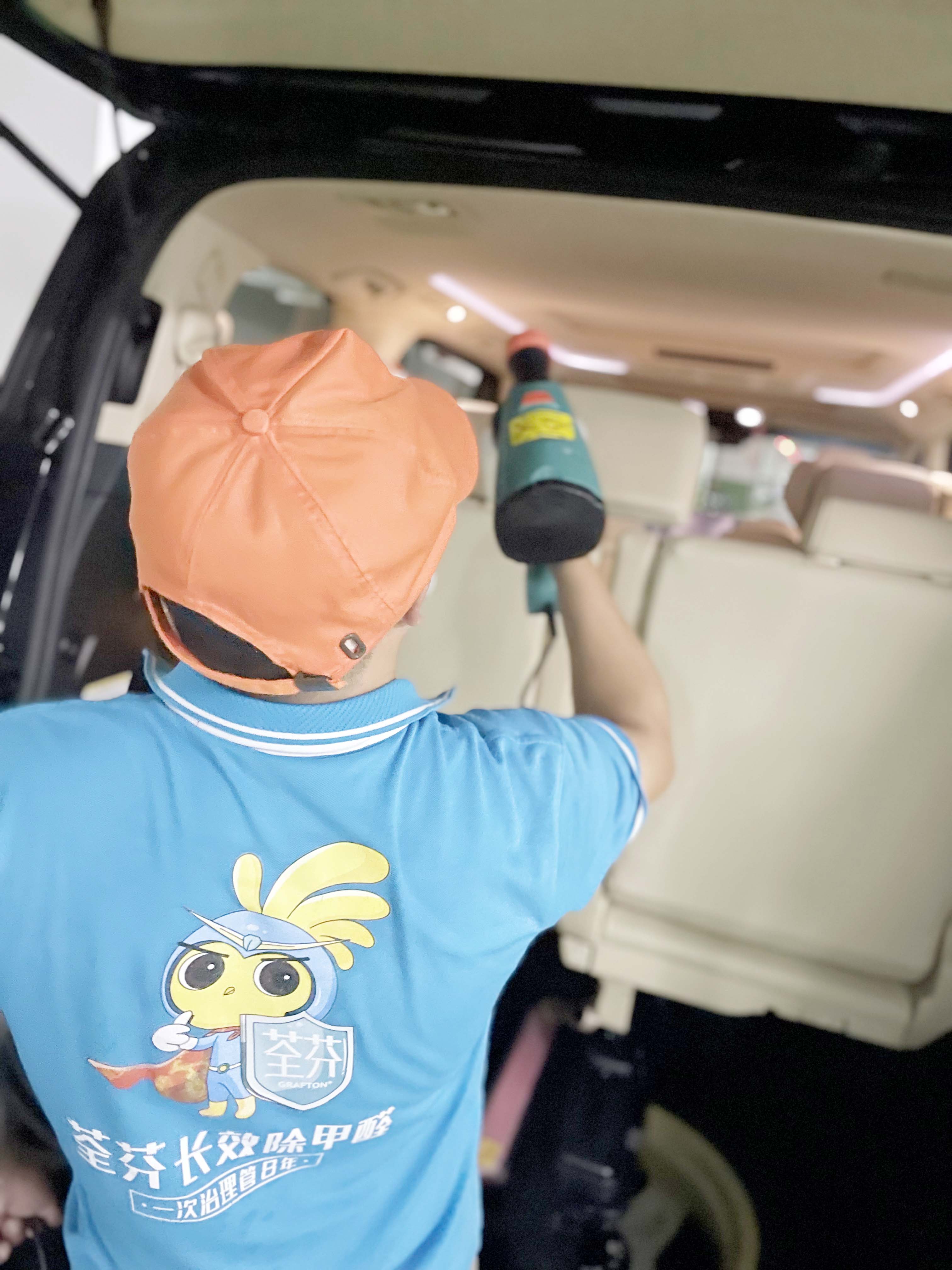 車(chē)內(nèi)頂面絨布噴涂施工治理 車(chē)內(nèi)頂面絨布噴涂施工治理